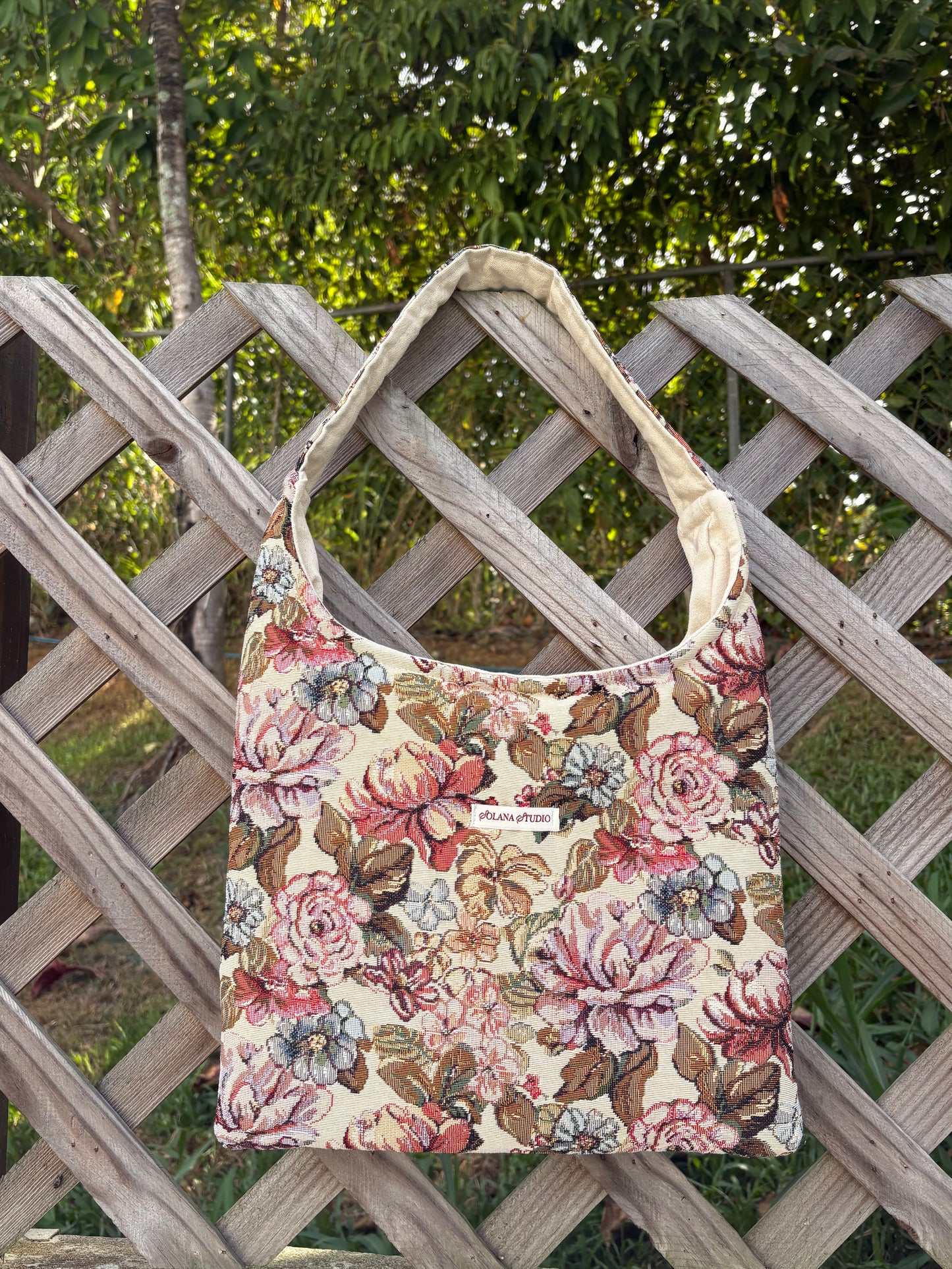 Luz Shoulder Bag