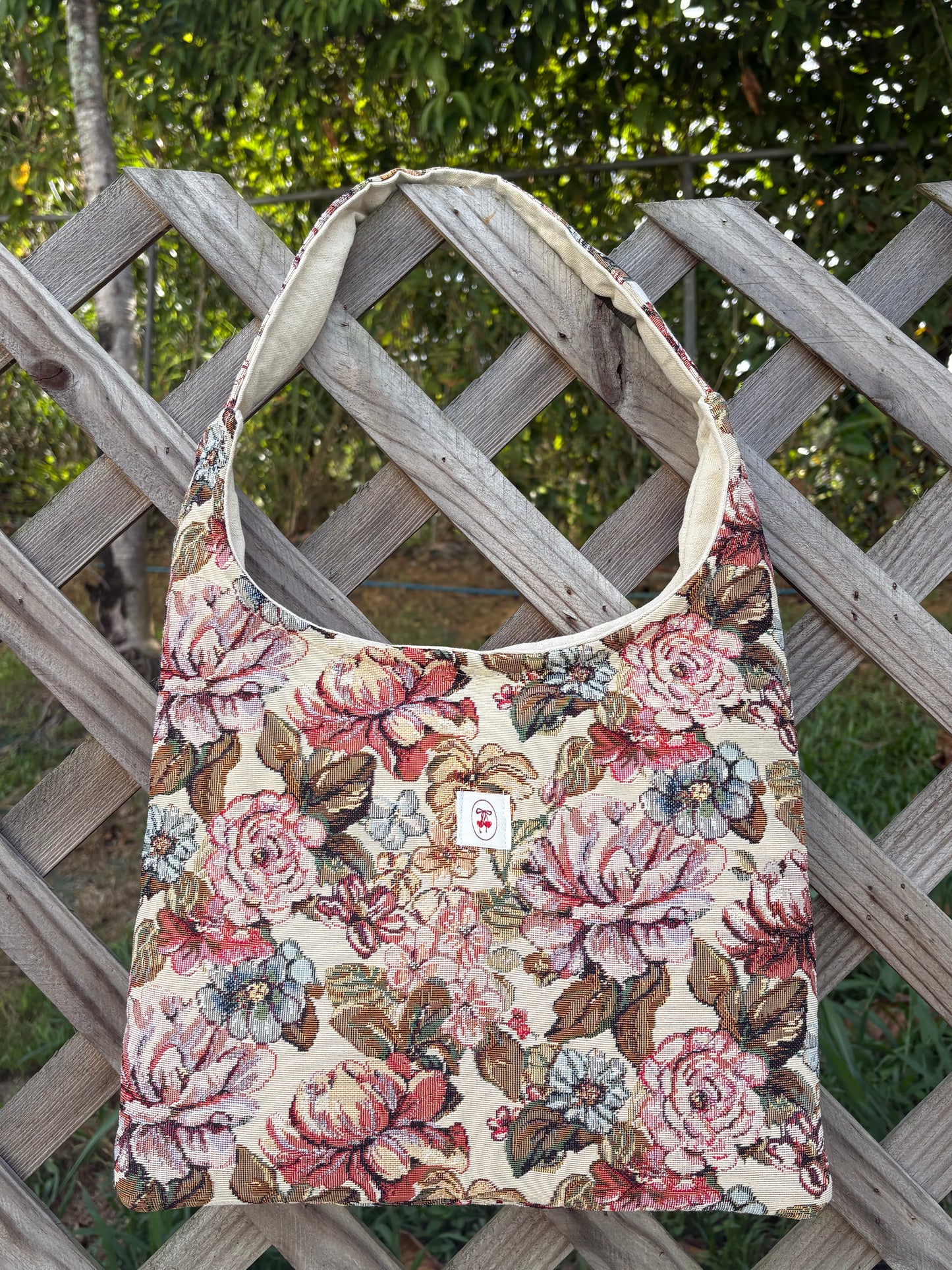 Luz Shoulder Bag