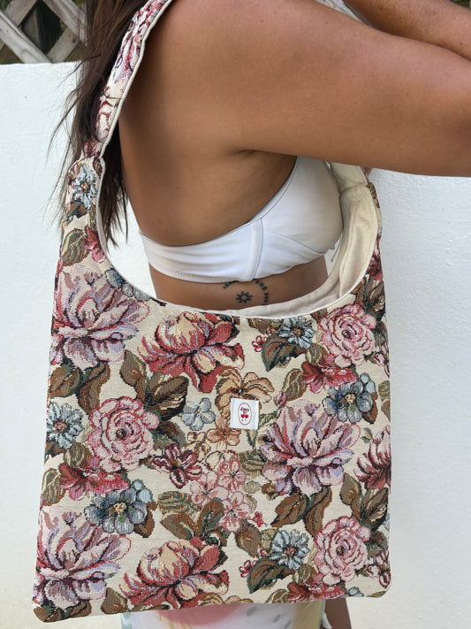 Luz Shoulder Bag